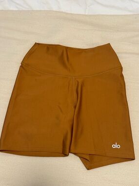 Alo Airlift High-Waist Shorts Burnt Orange 5” Inseam Size S